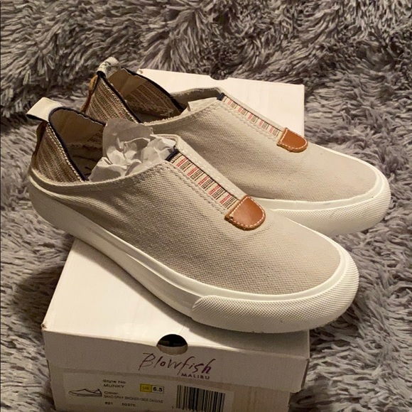 blowfish canvas slip on